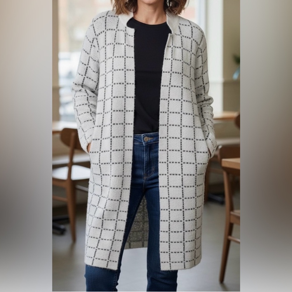 Elegant White and Grey Grid Long Cardigan - Picture 1 of 6